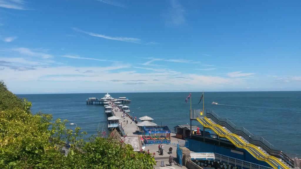 Burleigh Guest House Llandudno Exteriör bild